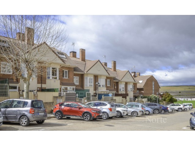 Vivienda adosada 5 Habitaciones